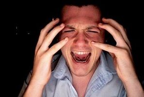 Stress und Überlastung im Leben eines Mannes provozieren die Entwicklung einer Prostatitis